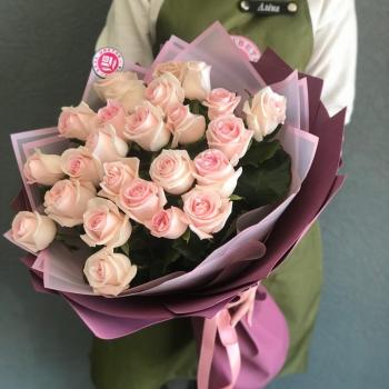 Бело-розовые розы 60 см (Россия) (артикул букета: 46782vlg)